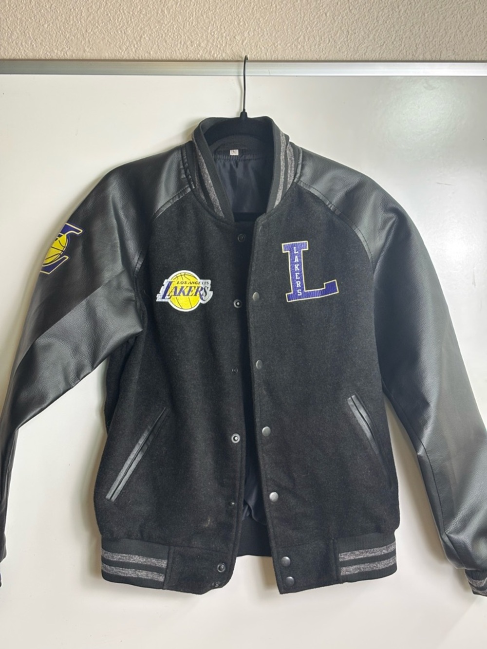 Los Angeles Lakers Varsity Jacket Mens Large Black Faux Leather Sleeves NBA Fan - Picture 3 of 7